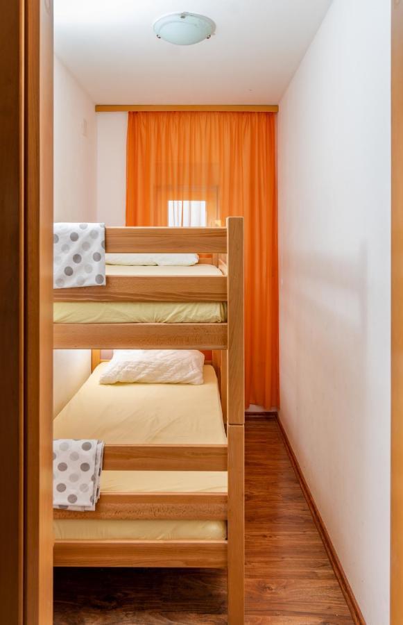 Apartments Tolic Baska Voda Bagian luar foto